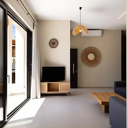 Isla Luxury - Private Pool - 100m From The