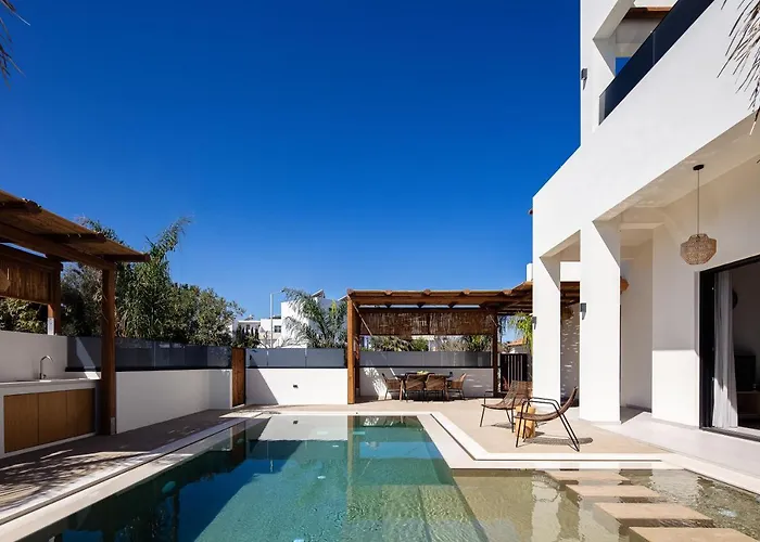 Isla Luxury - Private Pool - 100m From The Apartament