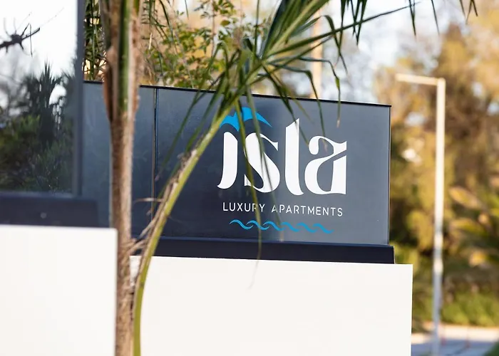 Isla Luxury - Private Pool - 100m From The Apartament *