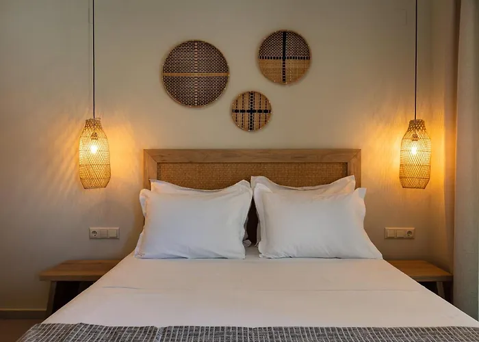 Isla Luxury - Private Pool - 100m From The